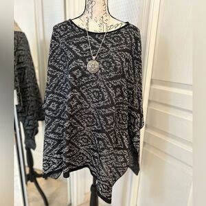 Eileen Fisher Poncho, Black/White, Gorgeous Drape & Comfy! L 26”/W 40”, Washable